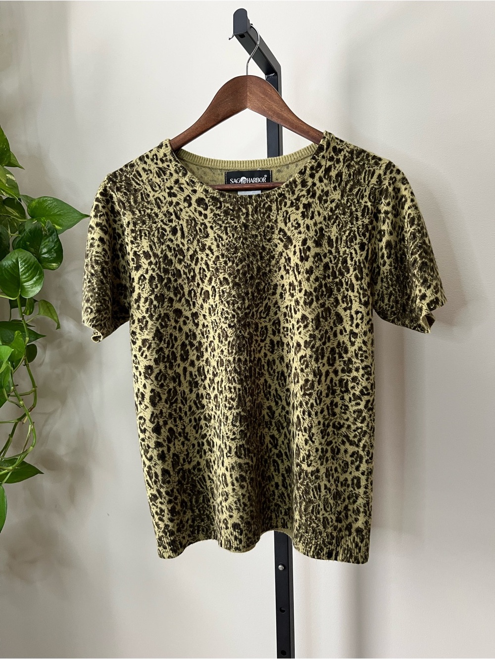 Sag Harbor Leopard Print Short Sleeve Sweater Size Small